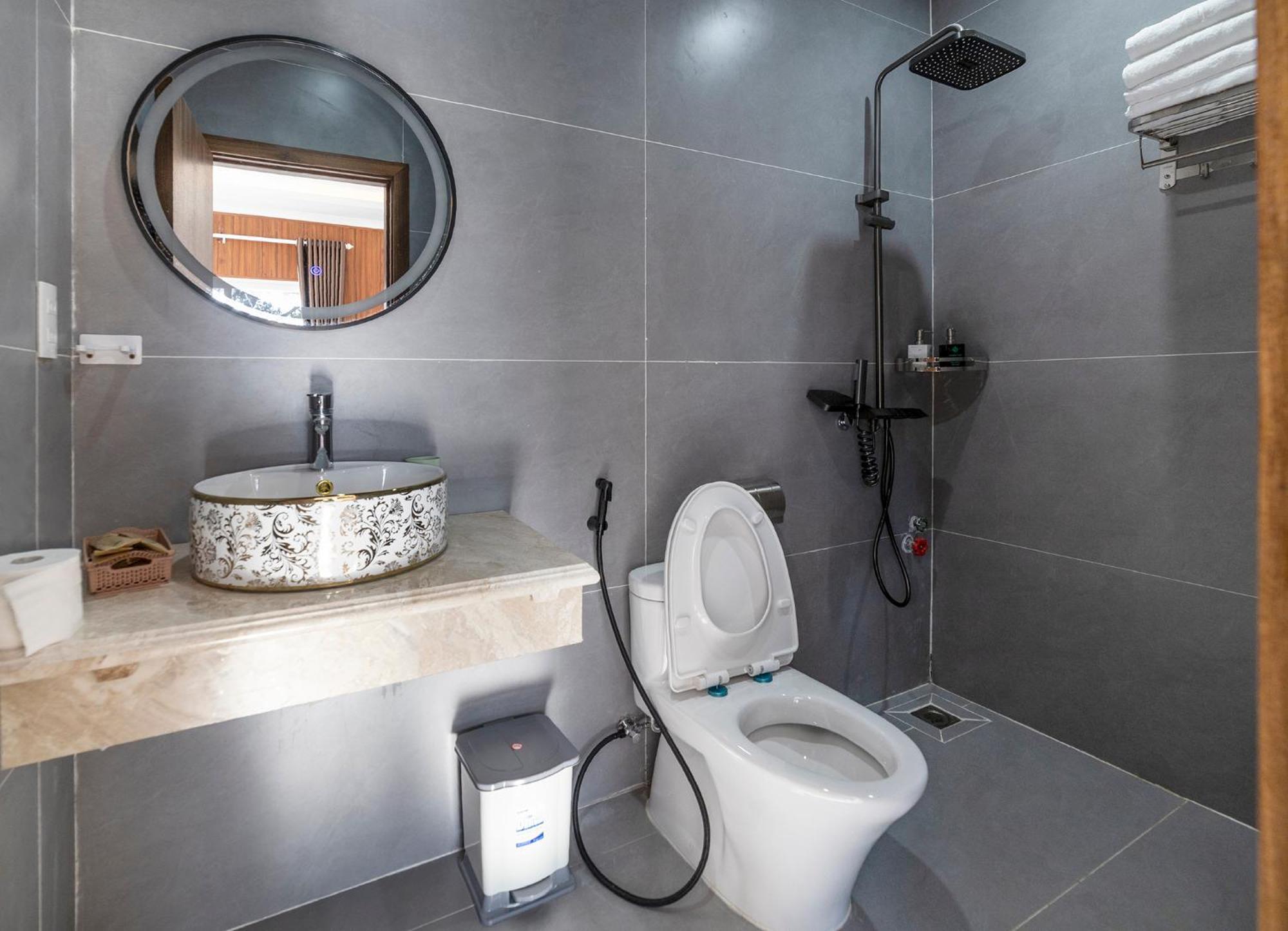 דה לאט Savio Hotel Trieu Viet Vuong מראה חיצוני תמונה